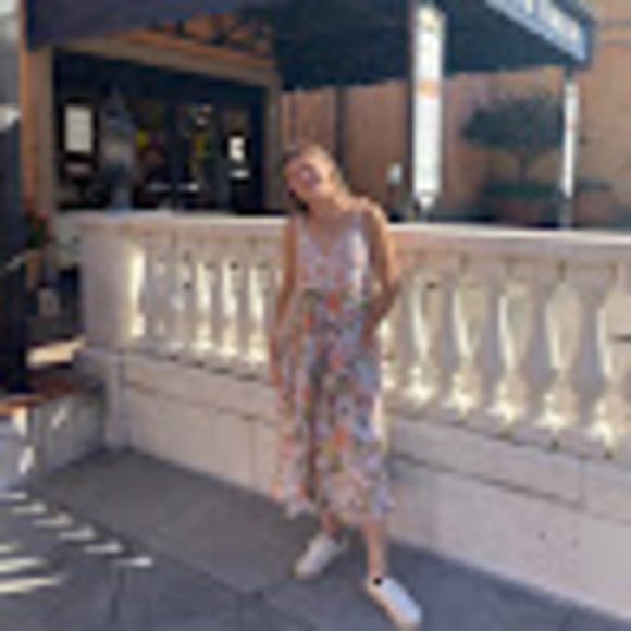 Meet your Posher, Katie - Picture 1 of 1